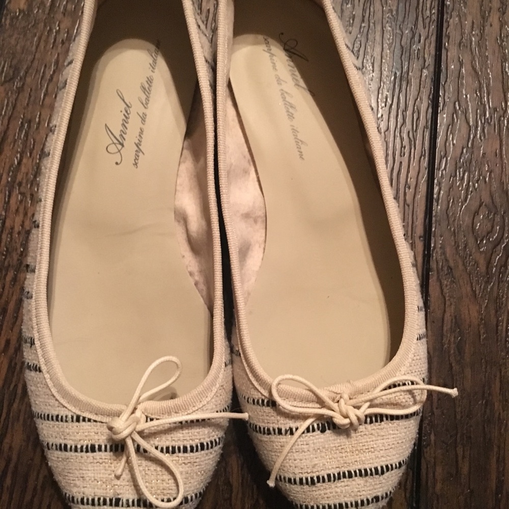 Anniel cream and navy flats